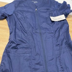 NWT BUTTERSOFT UNIFORM/SCRUB TOP WITH ZIPPER SIZE SMALL